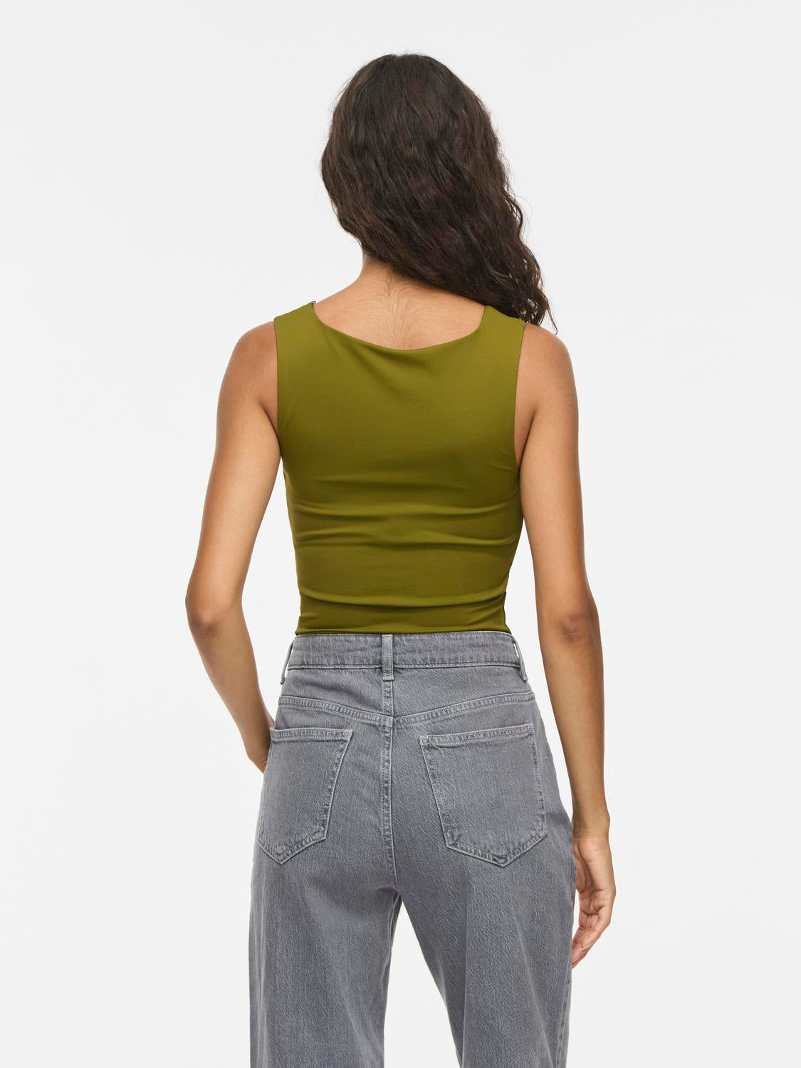 model_shot-back